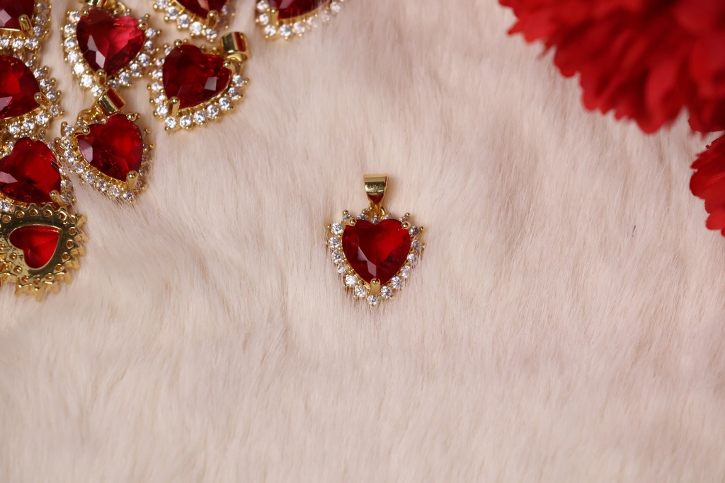 Dije de Corazon con Zirconia Rojo - Goldfilled